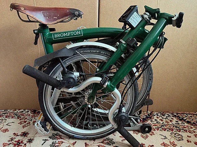 Brompton C Line M6R (6 Speed) folding bicycle - RACING GREEN (GOOD CONDITION)