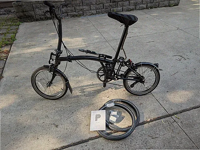 Brompton P-Line Urban 4-Speed Folding Bike Midnight Black Mid Handlebars